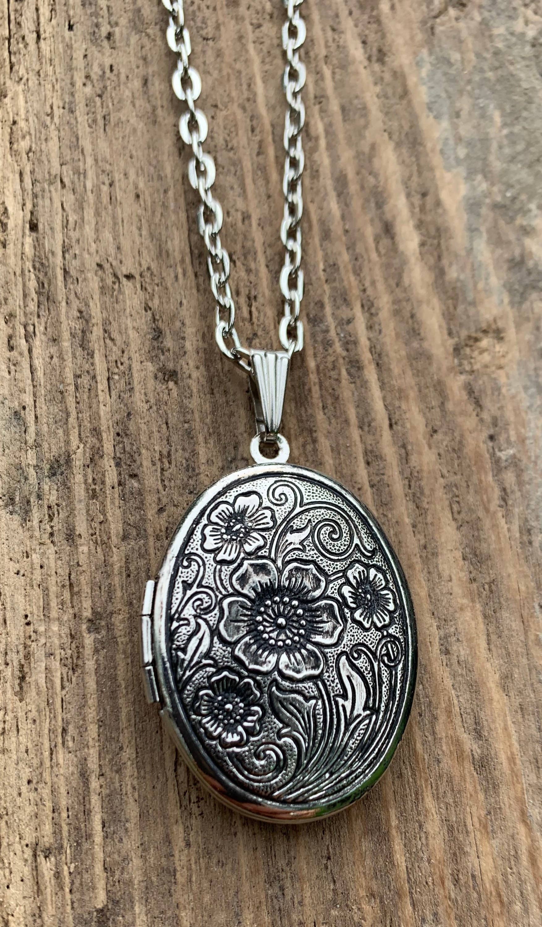 Urbanfarmergirls - Wholesale Locket Necklace - Vintage Style Antiqued Silver Locket Filled With Solid Perfu3