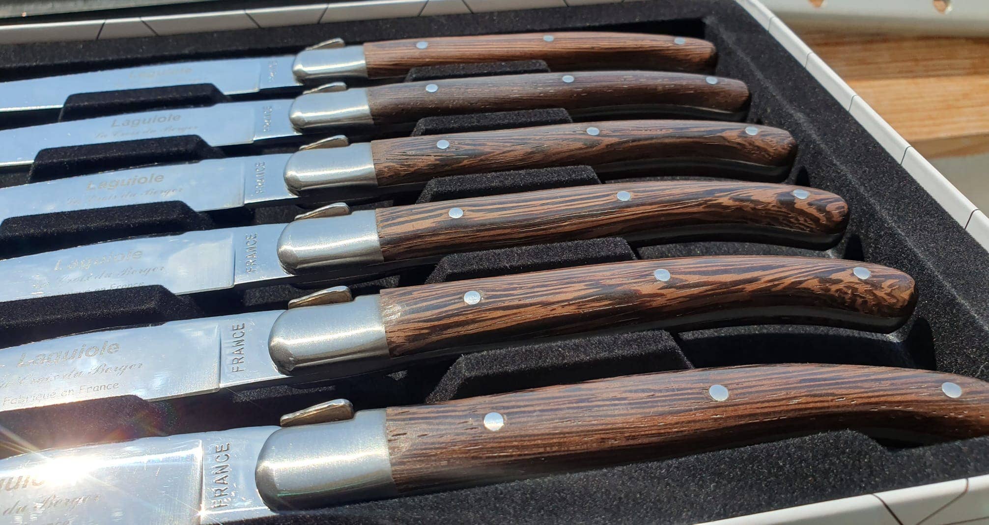 Allweneedis group LTD – wholesale Kökskniv – Wengé Laguiole köttknivar i trä, set om 67