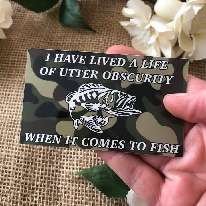 Pegatina de vinilo divertida de pesca – "Las mujeres me desean, los peces me temen" Regalo de broma para venta al por mayor de Two Cats Creatives