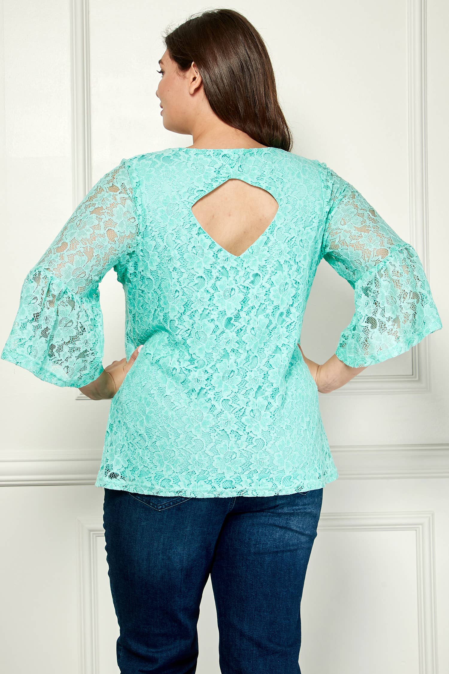 Winslow Collection – wholesale Blouse – Women’s – PLUS SIZE V- NECK ELBOW SLEEVE LACE TOP G9018250PX11