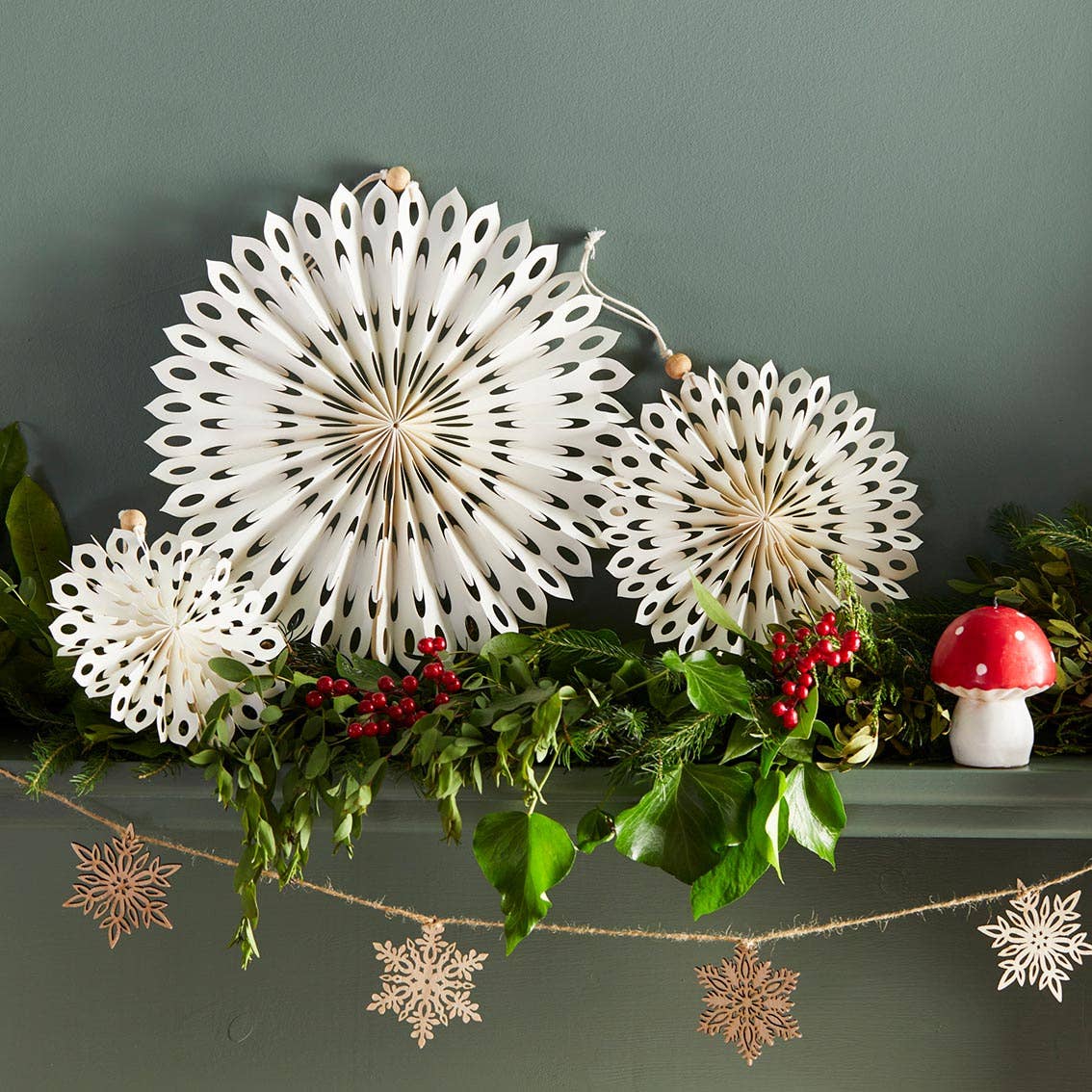 Talking Tables UK – wholesale Christmas decoration – White Paper Fan Decorations | 3 Pack |1