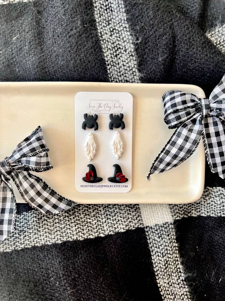 Pack de clous d'Halloween, Boucles d'oreilles clous araignée, Boucles d'oreilles fantôme pour la vente par SeizeTheClayJewelry