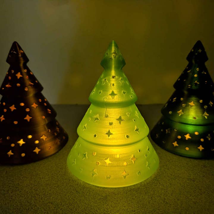 Arbre lumineux de Noël, lueur chaleureuse, découpes étoile et diamant pour la vente par Zeus Print Shop