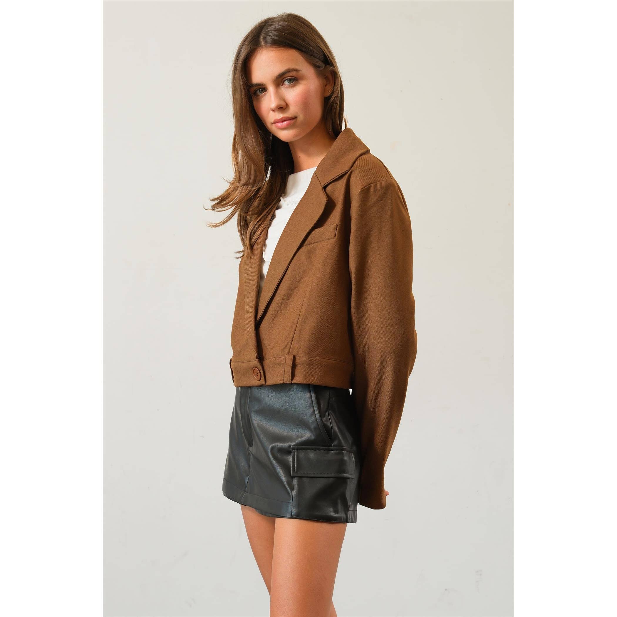 HYFVE – Großhandel Blazer – Damen – Kurz geschnittene Jacke mit Knopfband6
