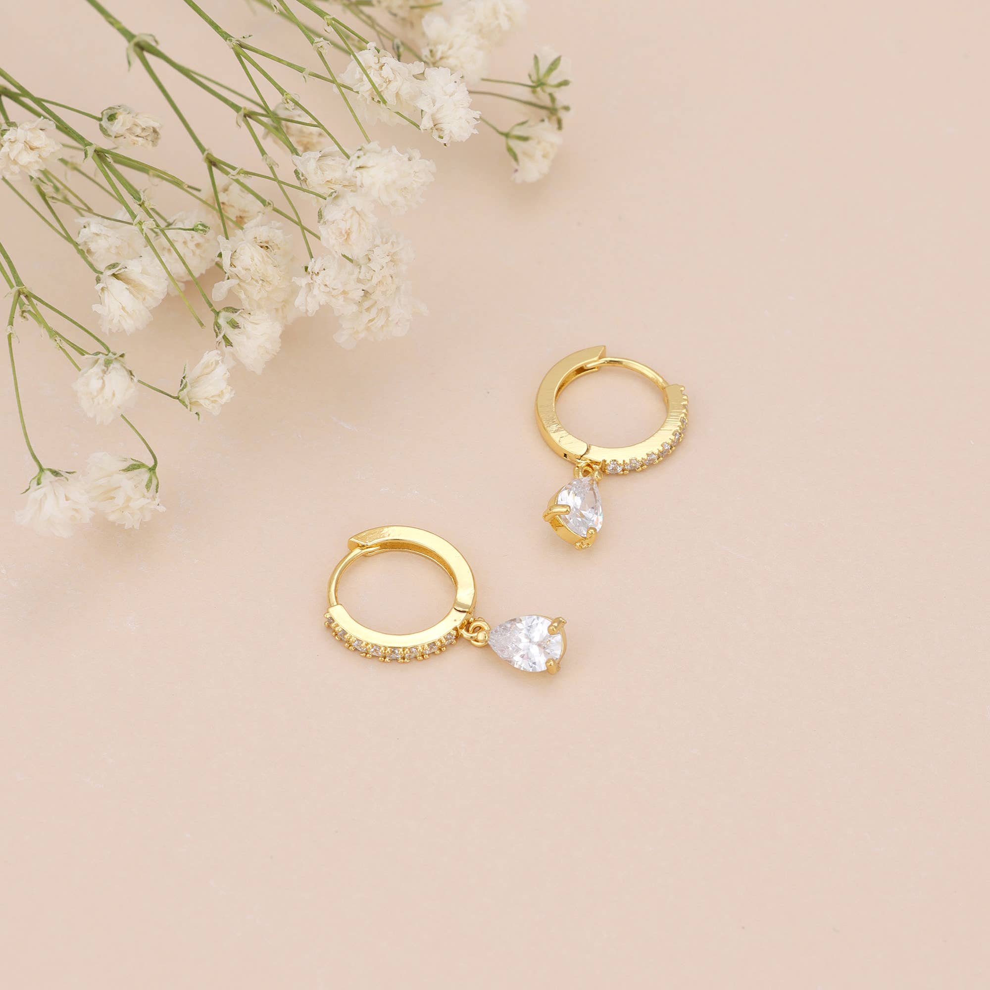 Melange Blanc - Vente Petits anneaux - Boucles d'oreilles pendantes créoles à charnière en forme de larme dorée avec baguette E01911