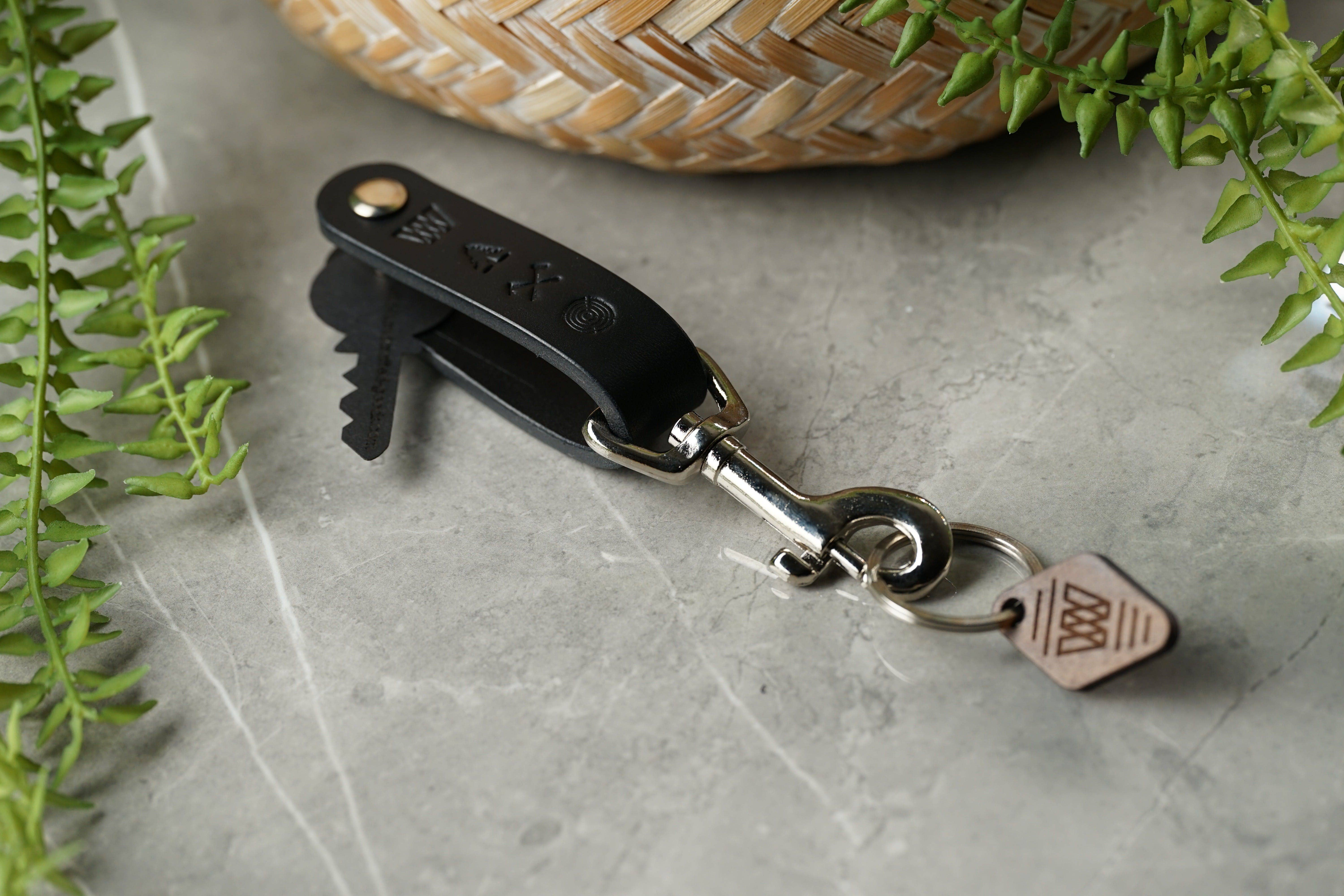 Wild Handcrafted-Goods - Wholesale Keychain - Unisex - key organizer pendant leather black0