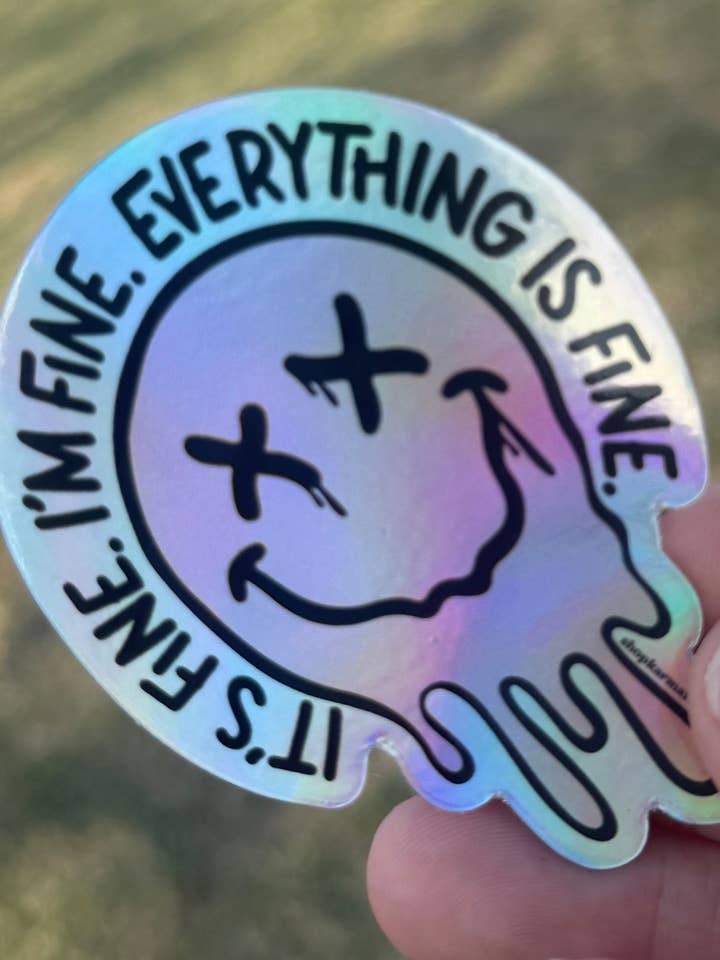 ”Det är okej” grafiskt klistermärke för wholesale av Shop Karma Tees