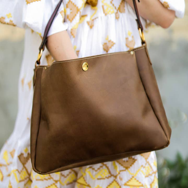 SouthLife Leather Goods - Wholesale Shoulder Bag - Women's - The Single Strap Standard Bucket9