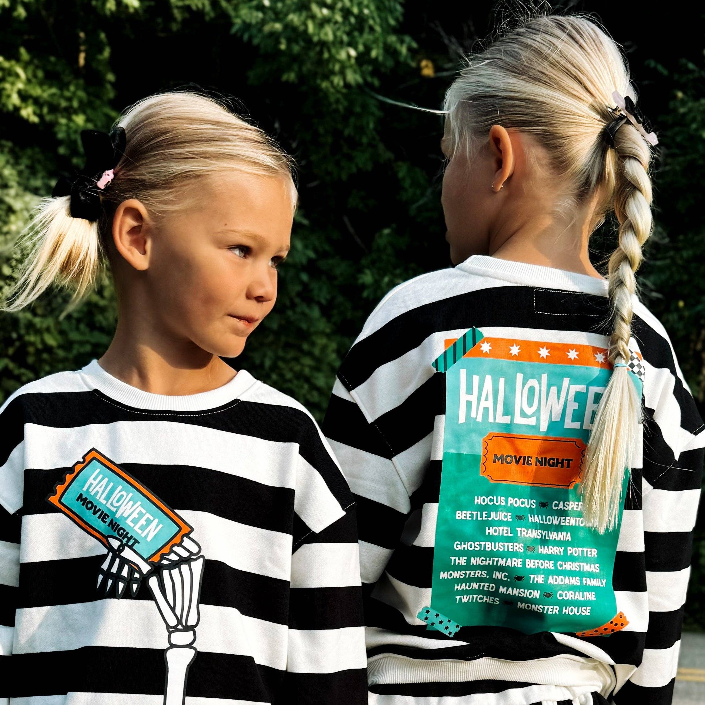 Minimalist Folk Co. - Vente Sweat-shirt – enfant - SOIRÉE CINÉMA | RAYURES | surdimensionné épaules tombantes | ENFANTS4