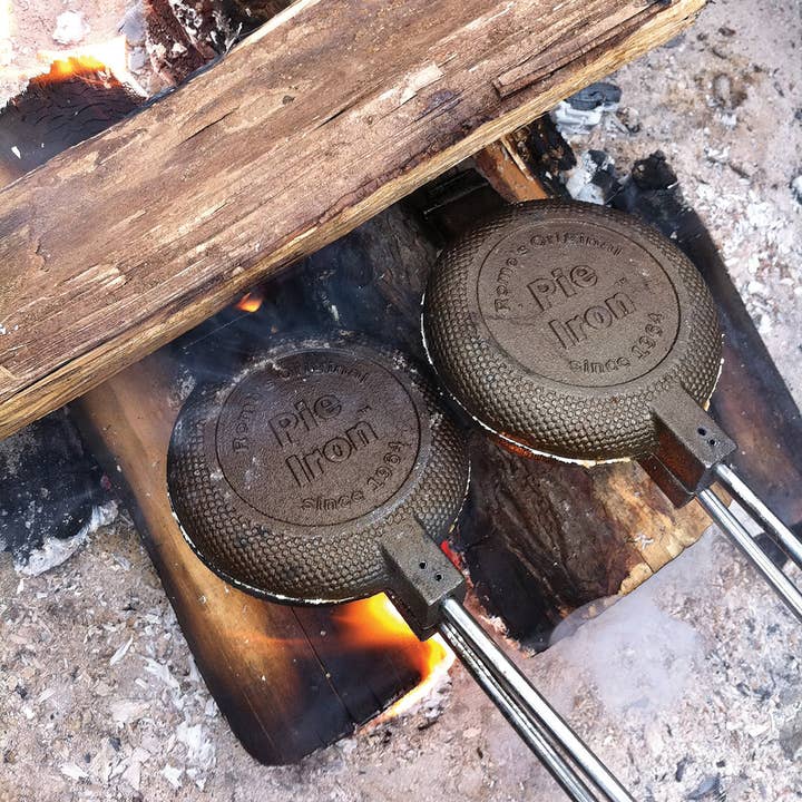 Rome Outdoor Cookware – wholesale Kitchen tool/gadget – Round Pie Iron - Cast Iron Original Pie Iron By Rome #1805