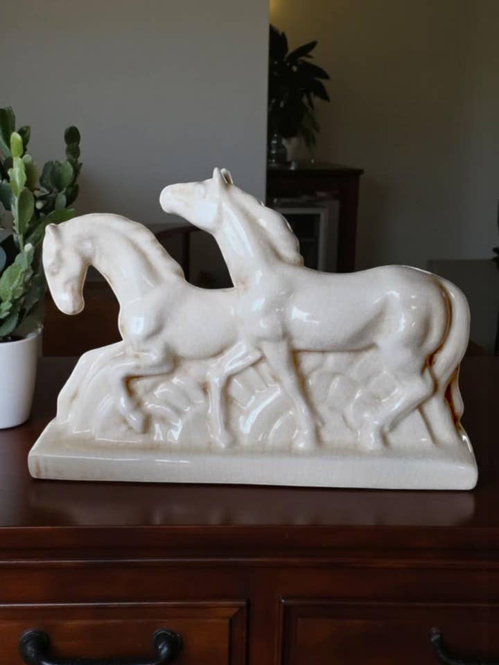 Par galopperande hästar i krackelerad keramik för wholesale av Art Déco Style