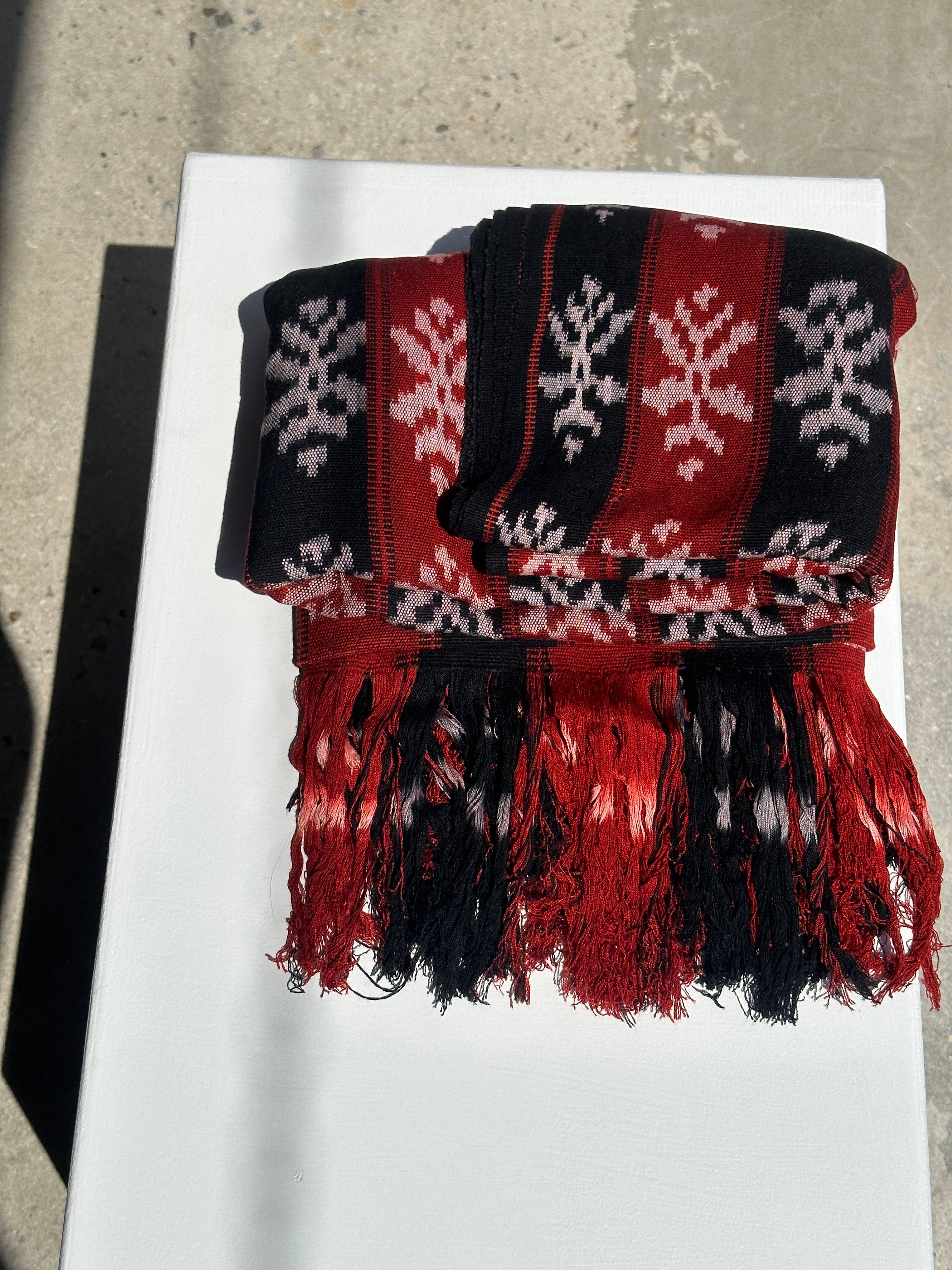 Office Objets - Wholesale Coverlet - Ikat, traditional Indonesian fabric from the island of Savu (Timor) red and black 2m25x7516