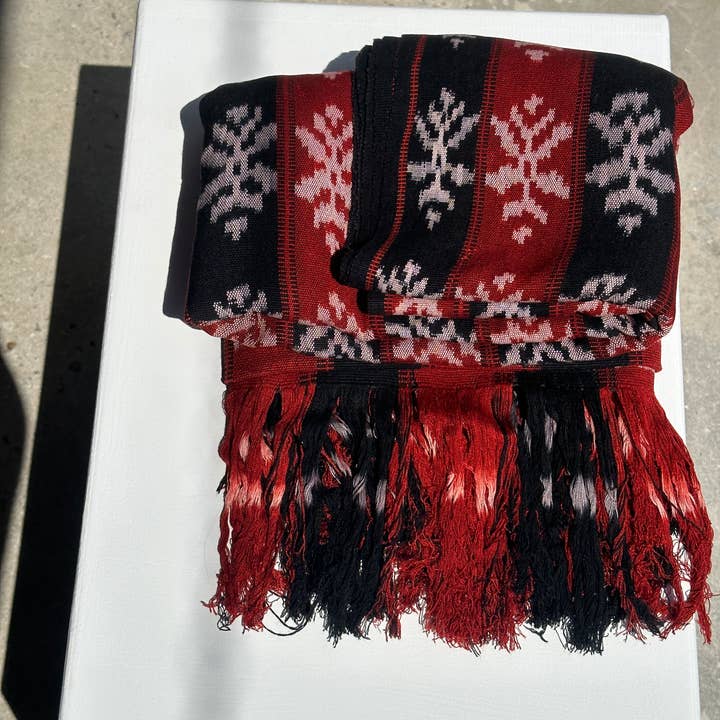 Office Objets - Wholesale Coverlet - Ikat, traditional Indonesian fabric from the island of Savu (Timor) red and black 2m25x7516