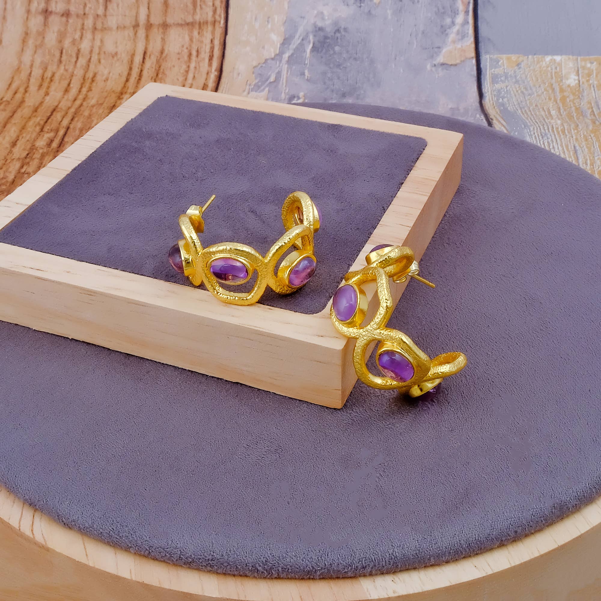 El Joyero - Wholesale Knopjes/oorstekers - Amethist Statement Hoepeloorbel Handgemaakt Verguld Stud5