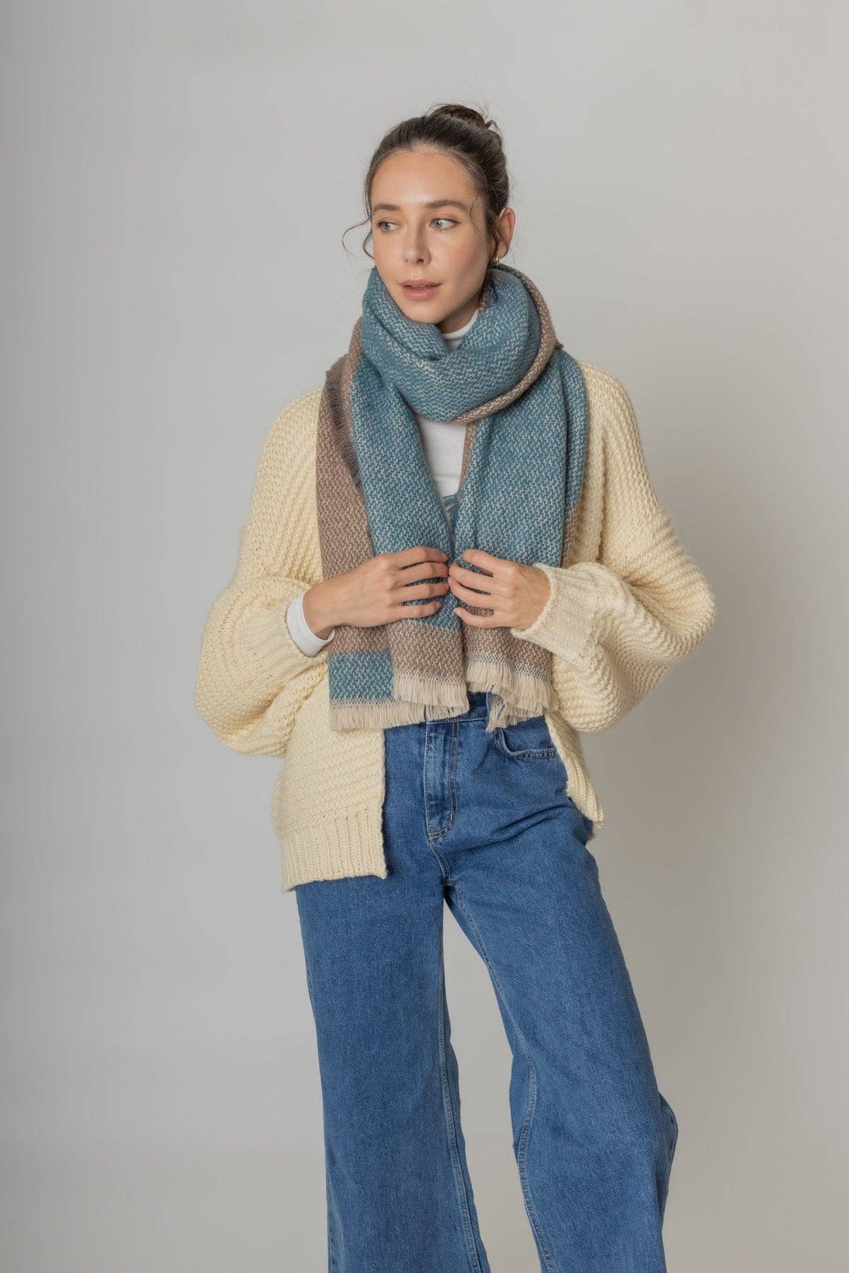 Do Everything In Love® – wholesale Scarf – Women's – Color Bordered Scarf3