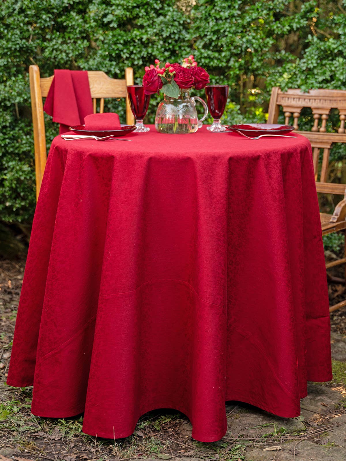 April Cornell - Wholesale Tablecloth - Lark Cotton Jacquard Round Cloth - Red1