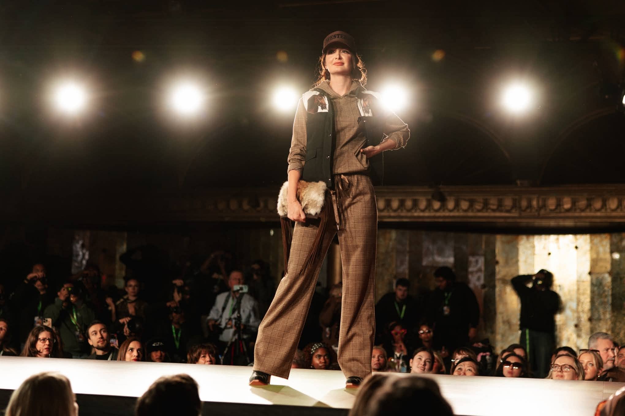 Rodeo Hippie - Wholesale Lounge Set - Women's - HORSE WITH NO NAME PLAID SWEAT SET (Pre-pack 2/2/2/1)4