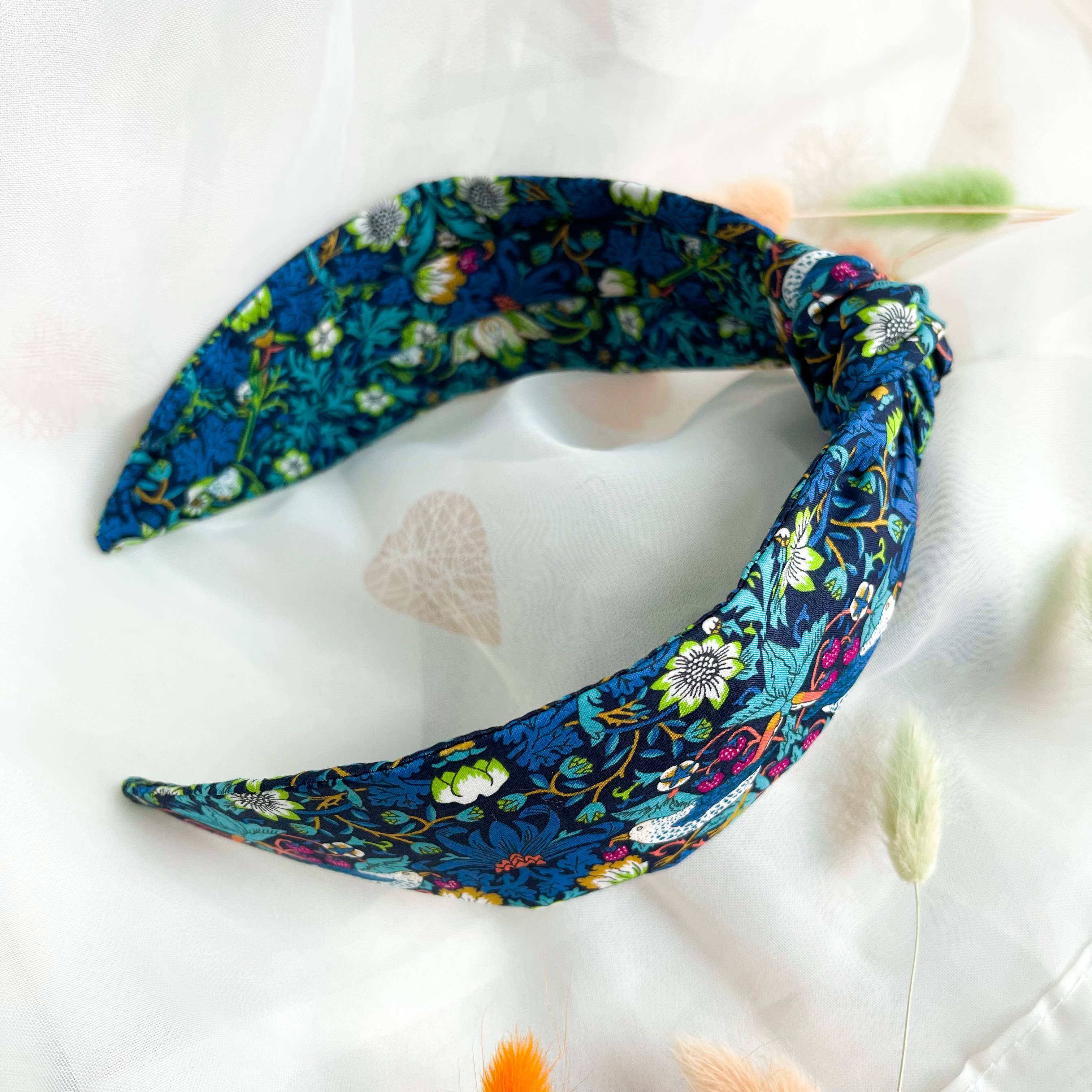 Nine Designs Ltd - Vente Bandeau – femme - Accessoire bandeau - Liberty of London imprimé Strawberry Thief bleu1