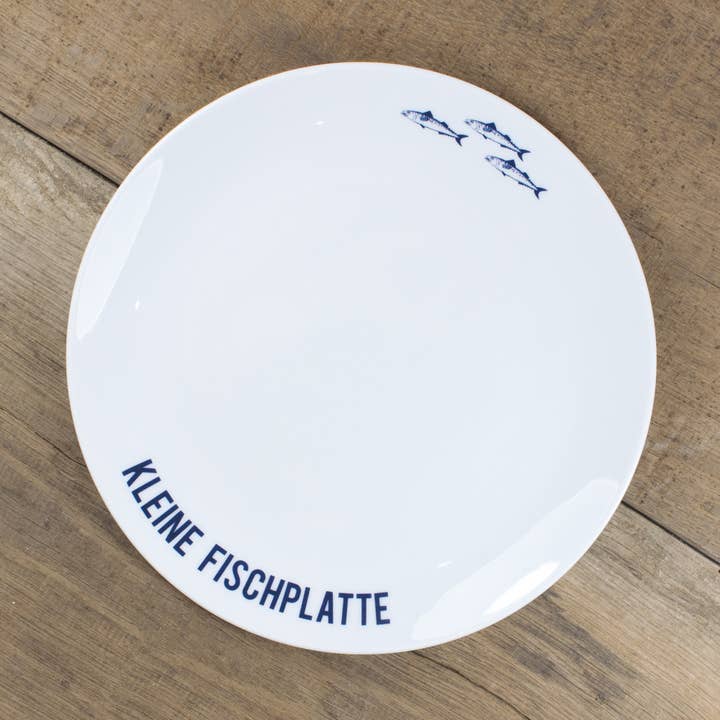 Petite assiette en porcelaine pour poisson, plat plat maritime pour la vente par Bow & Hummingbird