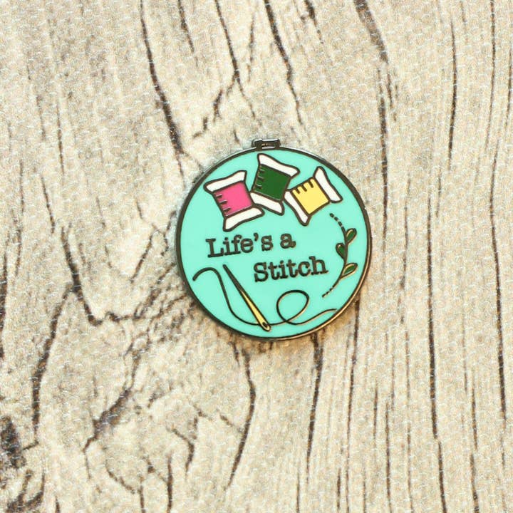 Snarky Crafter Designs - Wholesale Embroidery/Cross Stitch Supplies - Life's a stitch Magnetic Needle Minder