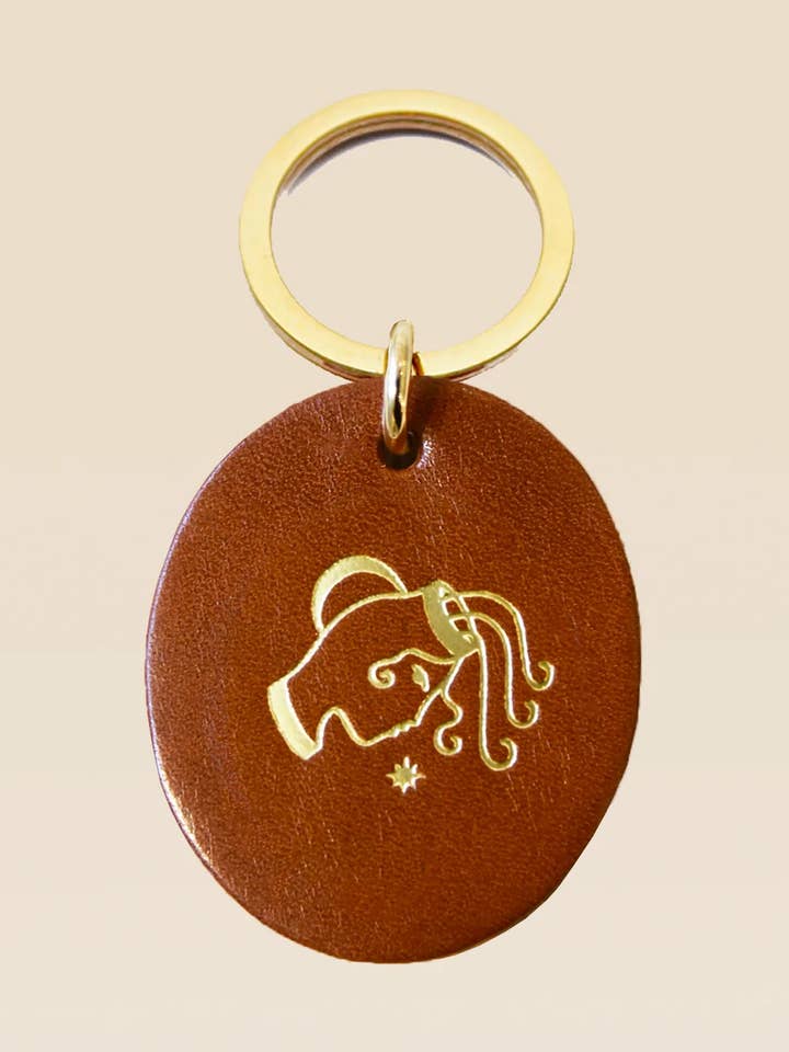 Aquarius camel leren astro-sleutelhanger voor wholesale door FAUVETTE PARIS