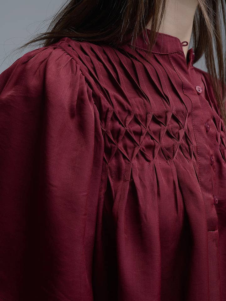 KASTANIENBRAUN Lässige Bluse im Boho-Stil in Weinrot mit Stickereien für den Großhandel auf Faire5