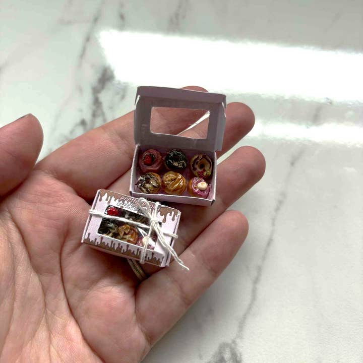 PrettySpookyDesigns - Wholesale Doll accessory kit – Kids - Miniature dolls house donut box : Polymer clay donuts 1 / 127