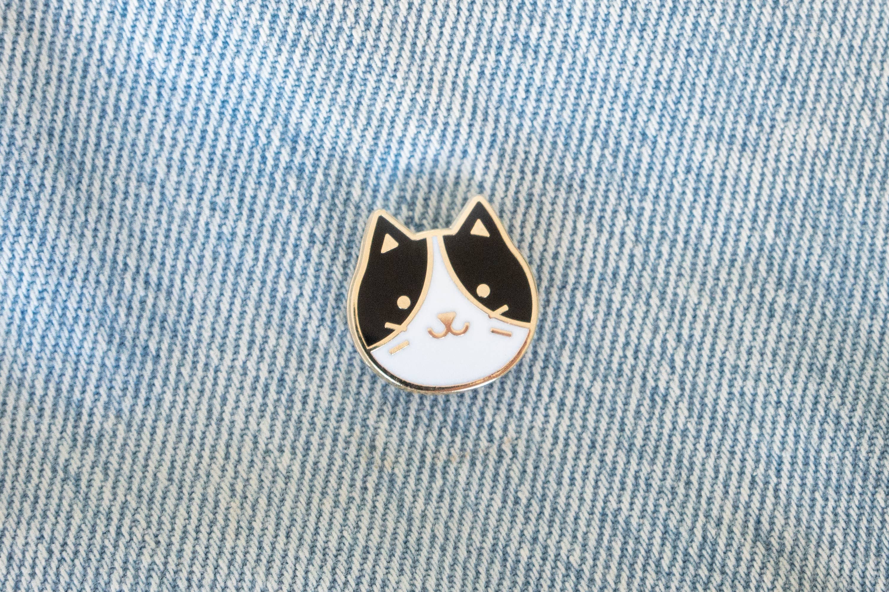 Everyday Olive - Wholesale Lapel Pin/Button - Kitty Pin0