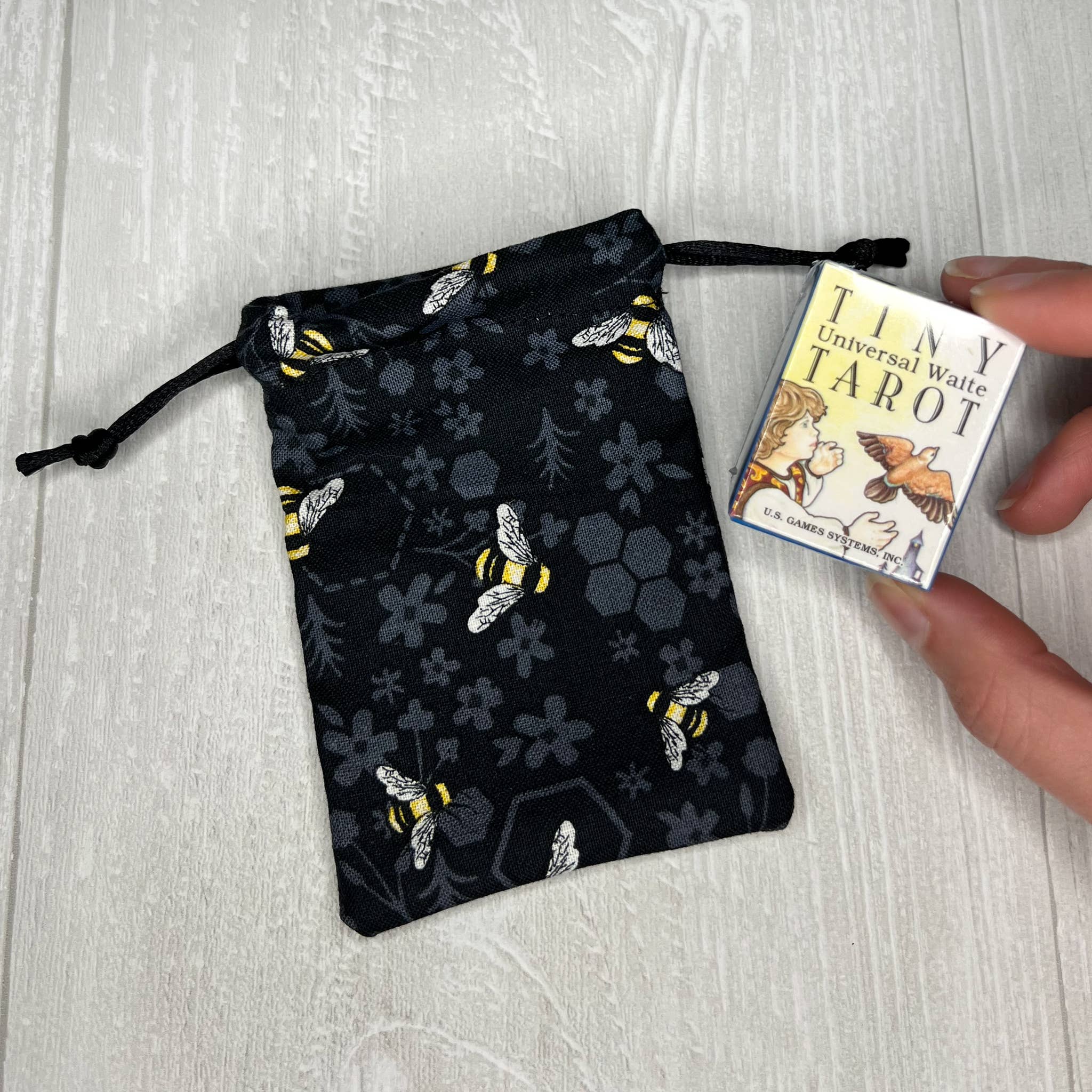 Threads of Tarot - Wholesale Tarot Cards - Tiny Universal-Waite Tarot Deck & Tiny Bee Bag Set1