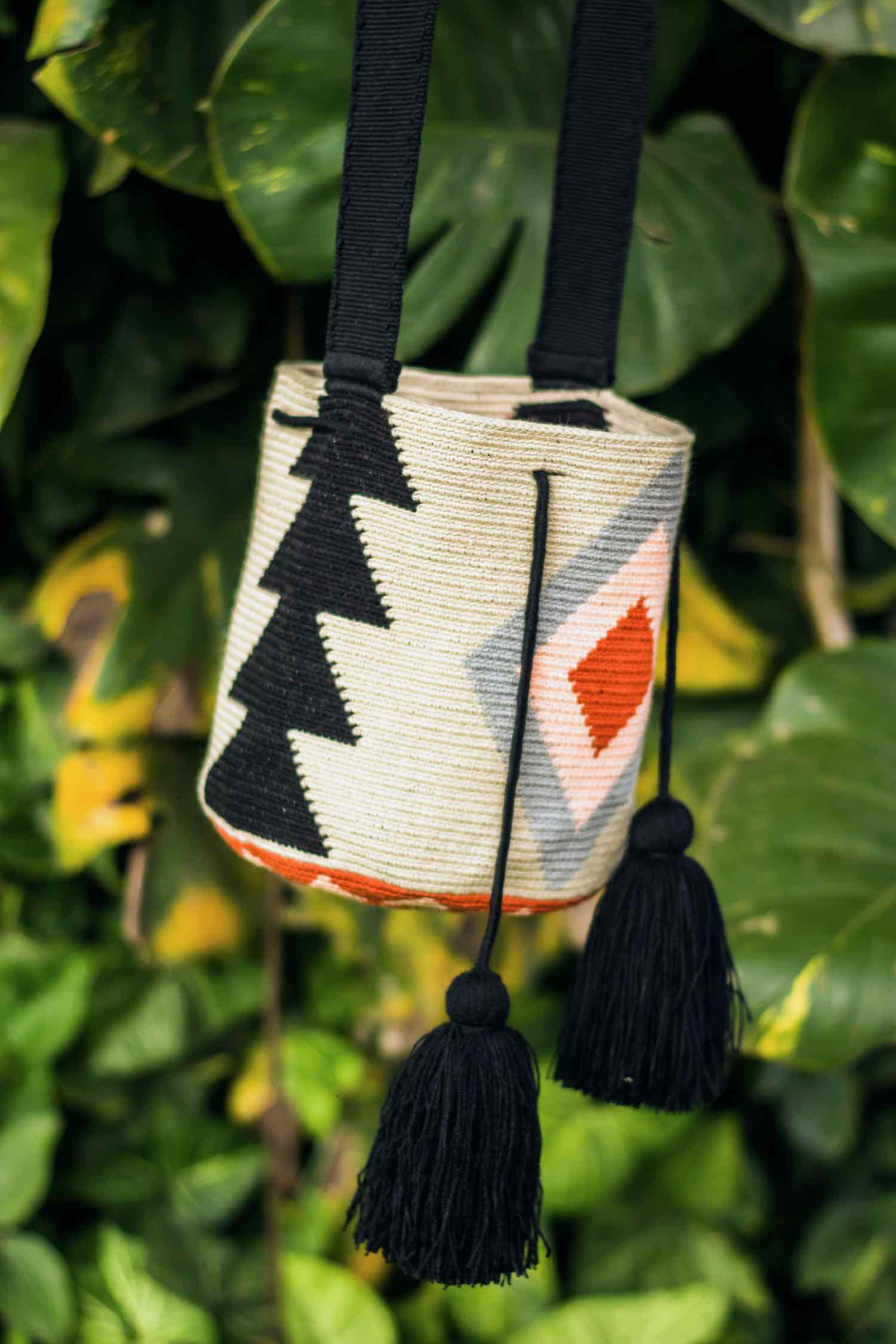 Lombia + Co. – wholesale Crossbody bag – Women's – Best-Selling Tribal WAYUU Mochila (Rubia Size M)5