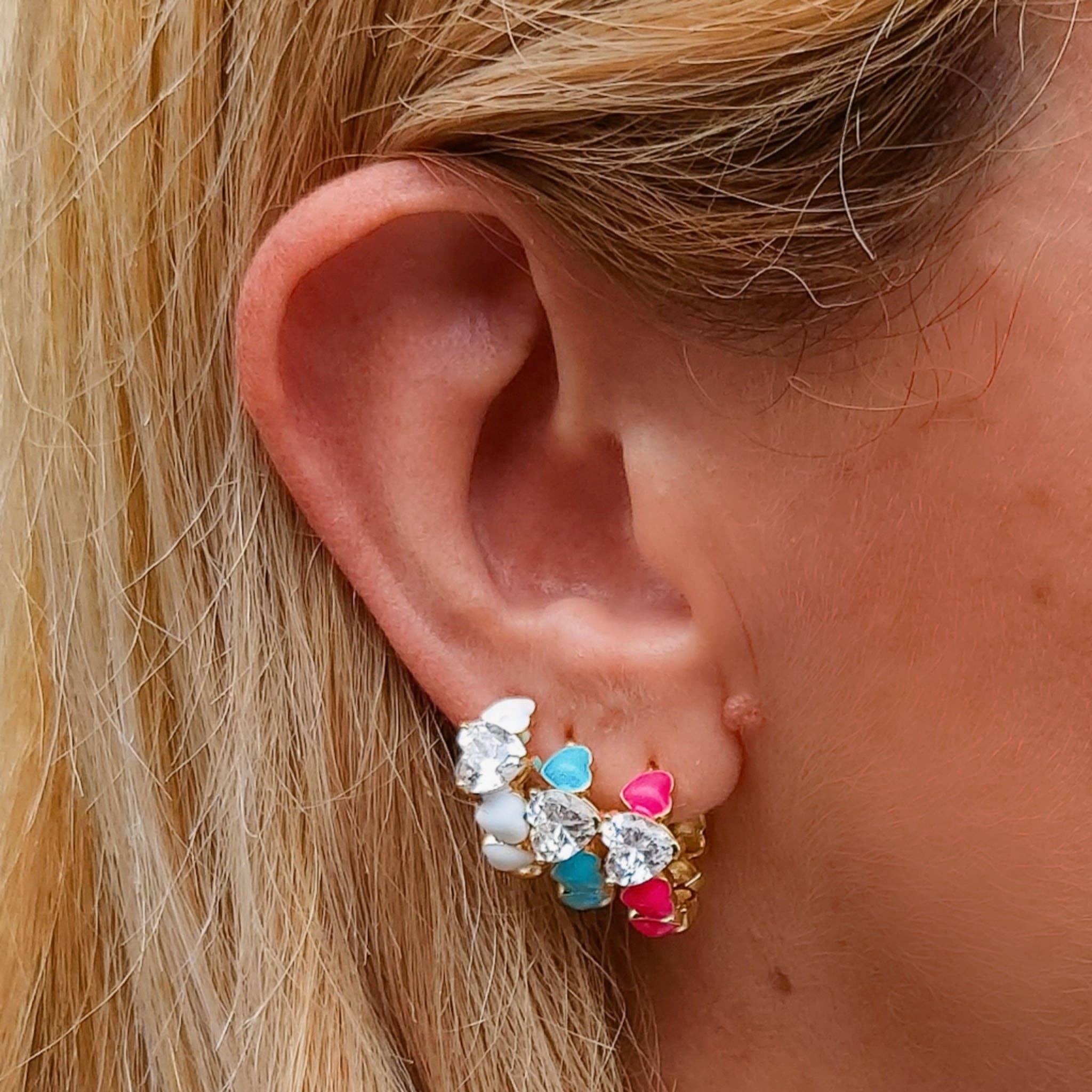 Daemon srls - Wholesale Hoop Earrings - CLAIRE hoops COLOURS - PAIO Orecchini a cerchio con cuoricini bombè smaltati e Cubic Zirconia a forma di cuore5