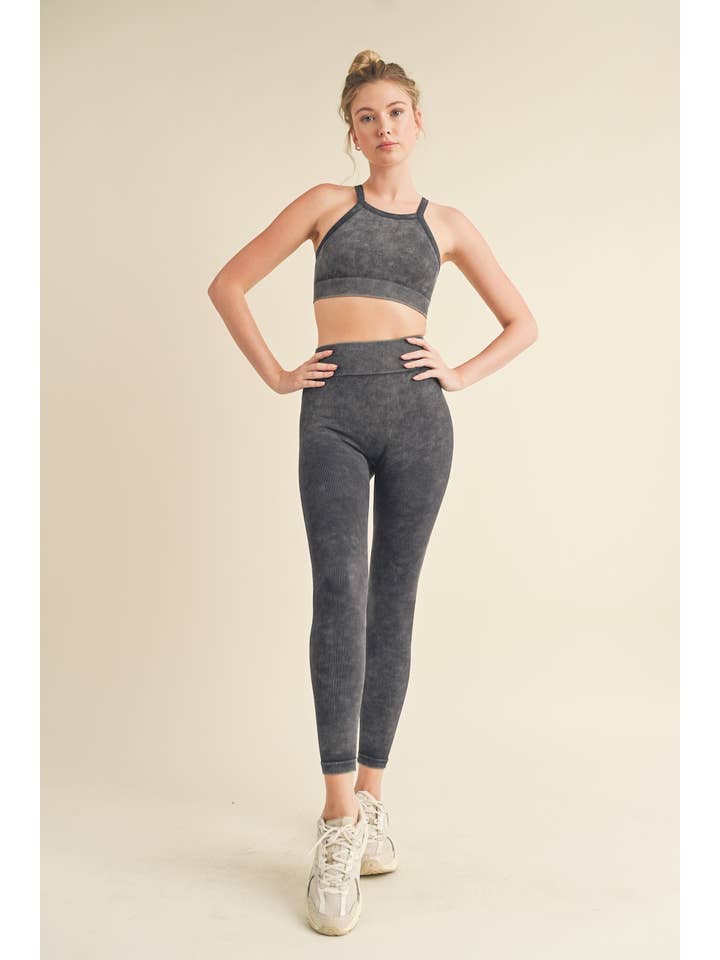 KIMBERLY C – Engroshandel Activewear-sæt – til kvinder – Sømløs ribbet BH og leggingssæt med høj hals13