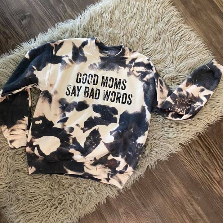 Moletom descolorido Good Moms Say Bad Words por atacado de rustikcreation