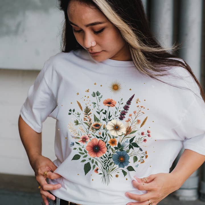 Botanisch Wildbloem Bloemen T-shirt voor wholesale door The Wick & Burn