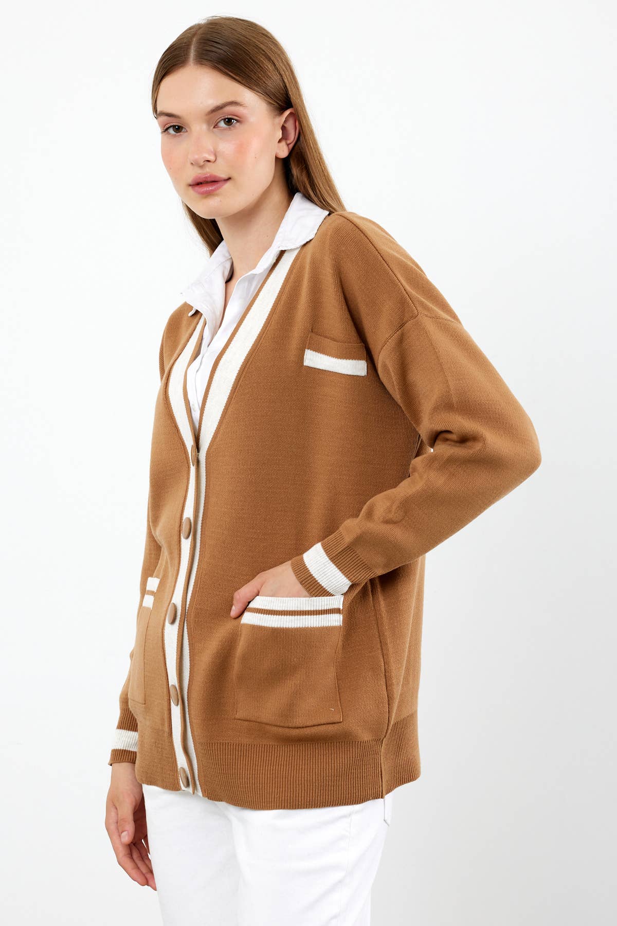 VAV NEW YORK – wholesale Kofta - Dam – Damkofta i midjelängd med randdetaljer från VAV NEW YORK9