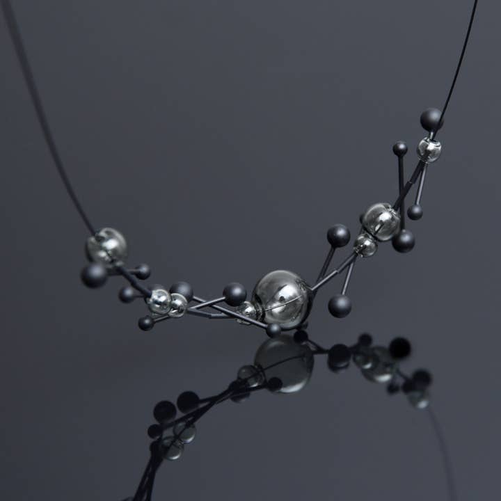 Pursuits - Wholesale Pendant/Charm Necklace - Vevé Necklace