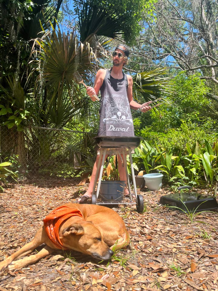 Duval Crest Apron for wholesale by Duval Crest