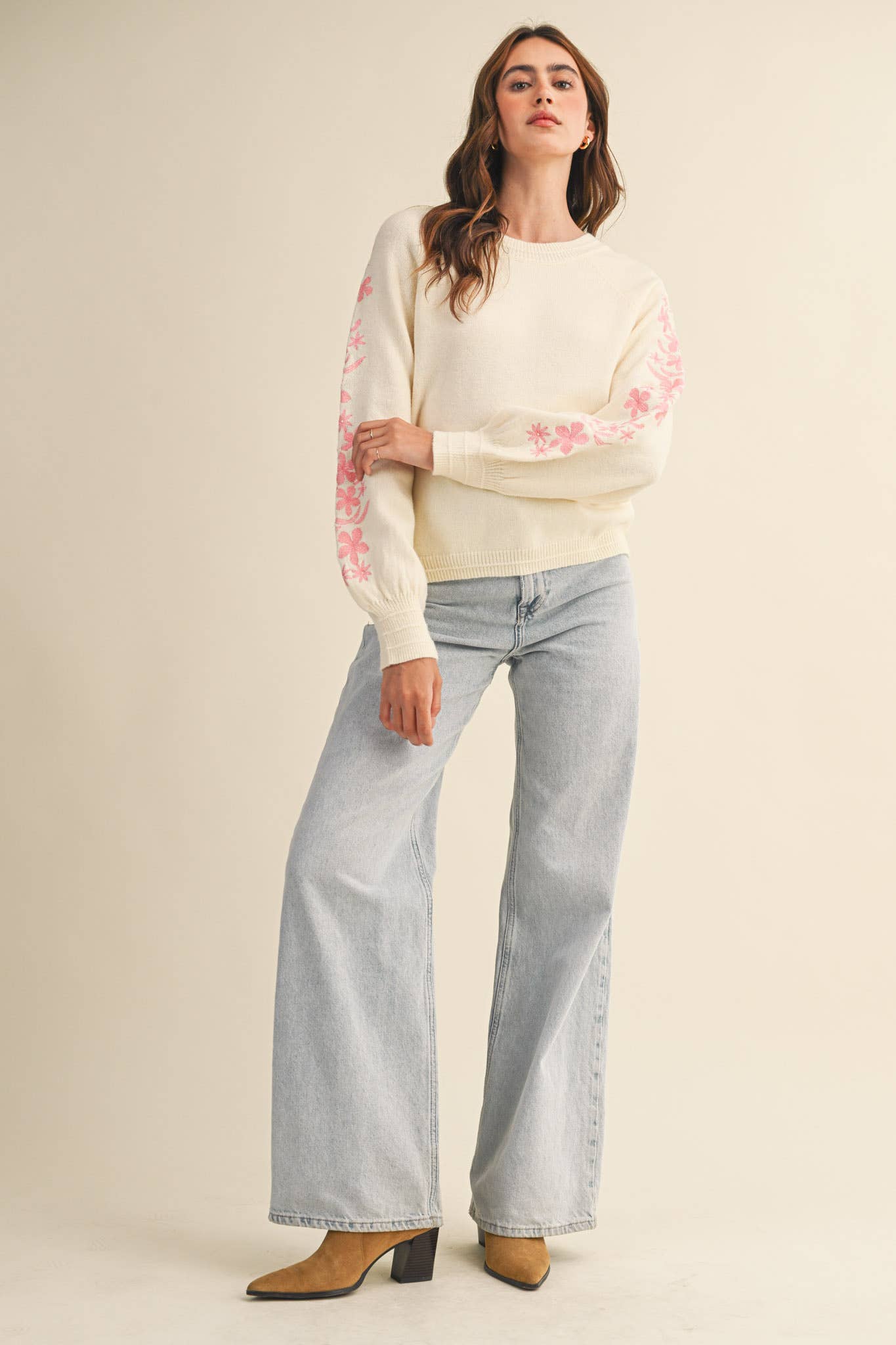 &MERCI - Wholesale Knit Sweater - Women's - PULLOVER SWEATER WITH FLORAL EMBROIDERED SLEEVES MSW1089029