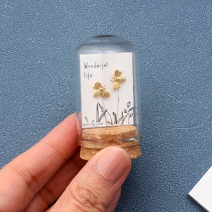 Attic creations - Wholesale Stud/Post Earrings - TT51071 'Wonderful life' bee earrings S/G3