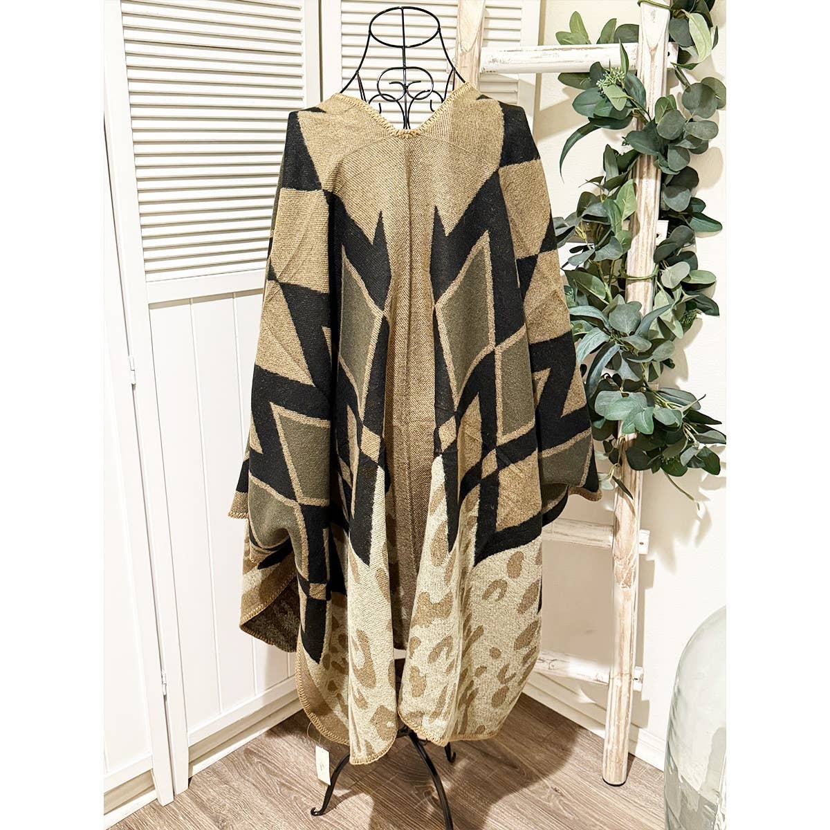 Love and Repeat - Wholesale Poncho - Women's - Leopard Mixed Pattern Cozy Poncho10