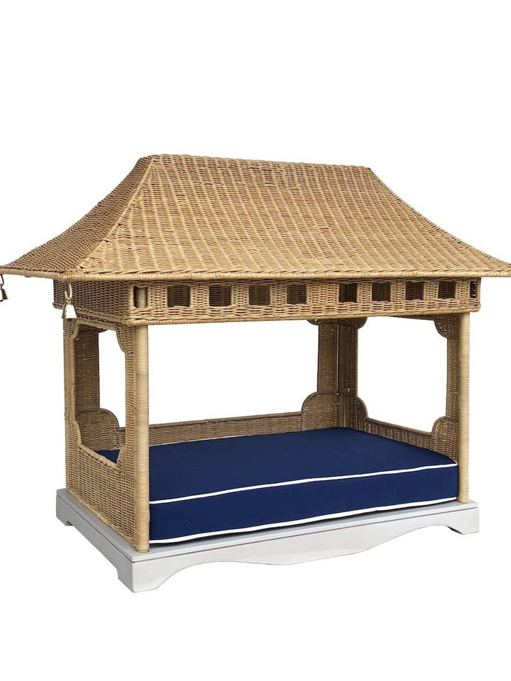Lit pour animaux en pagode en rotin pour la vente par Cantiq Living