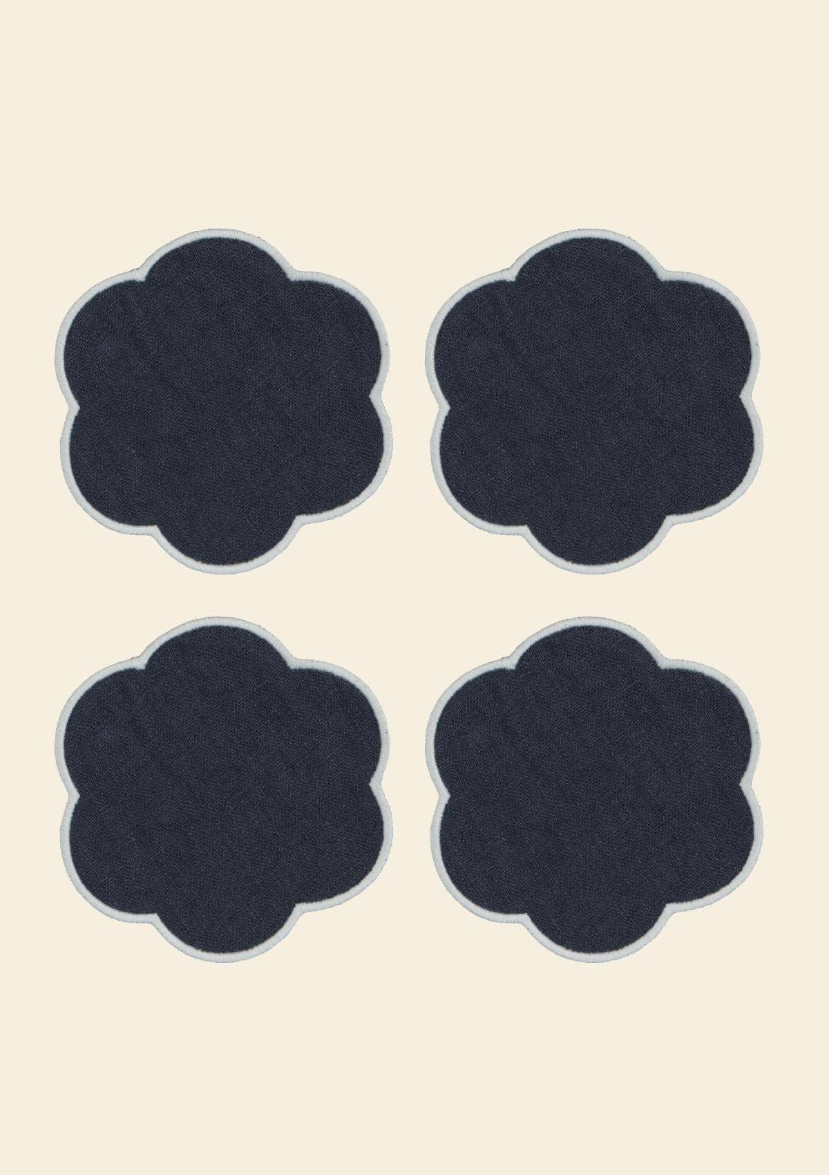 Skifferblå & Vit De linneunderlägg med volang i skifferblått och vitt (set om 4) för wholesale på Faire2