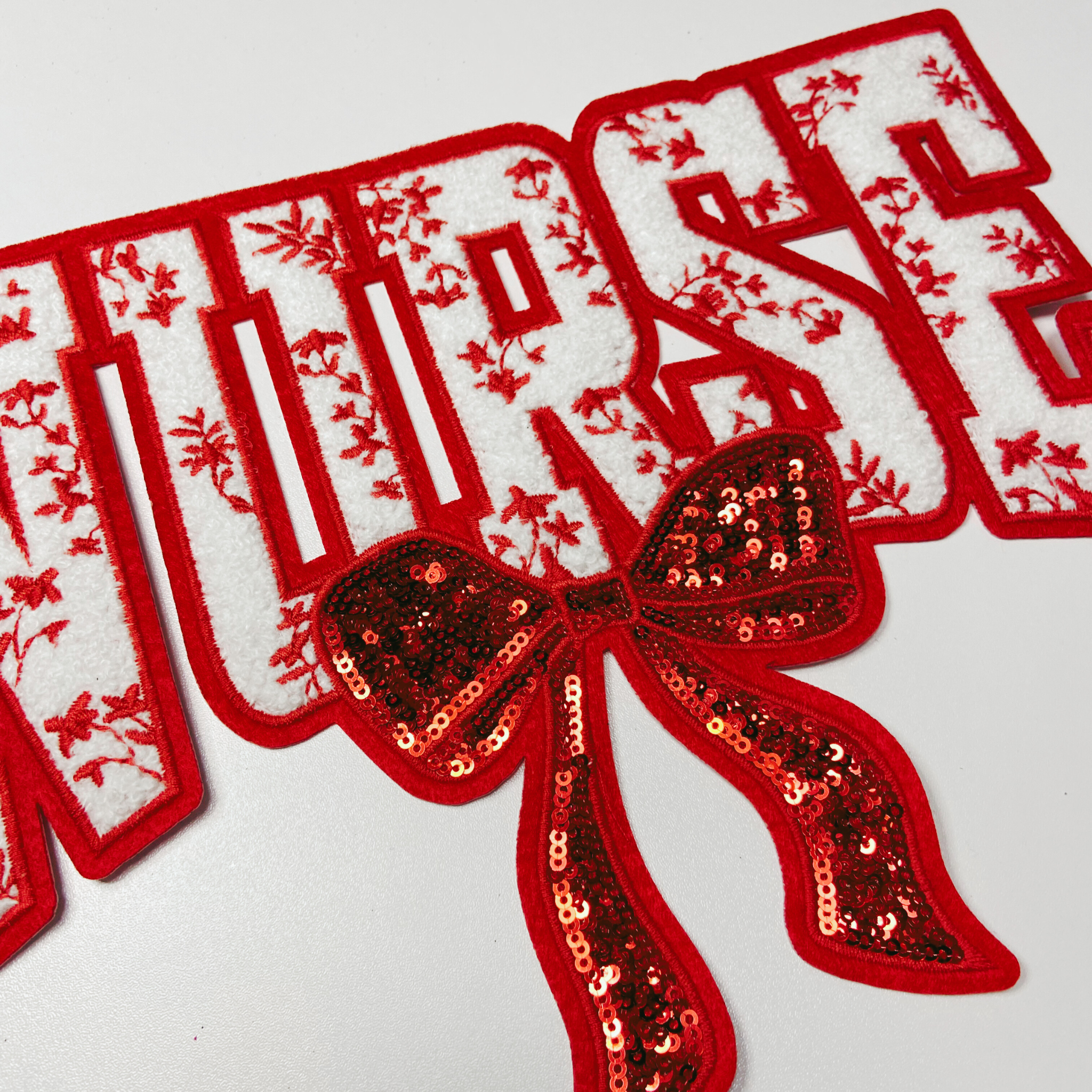 TEELUX – Emblema por atacado – Enfermeira de 11" com laço de lantejoulas e floral bordado VERMELHO - Patch de Lantejoulas e Chenille2