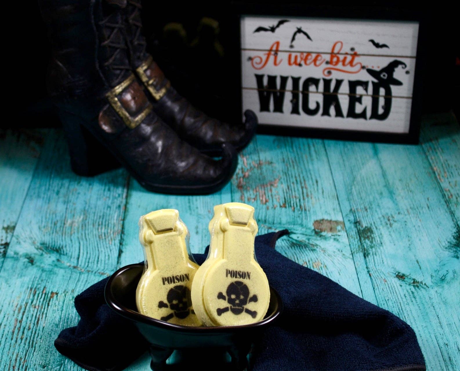 Wicked Bubbles LLC - Wholesale Bath Bomb/Fizz - Bath bomb - 4.5 oz - Potion Bottle3