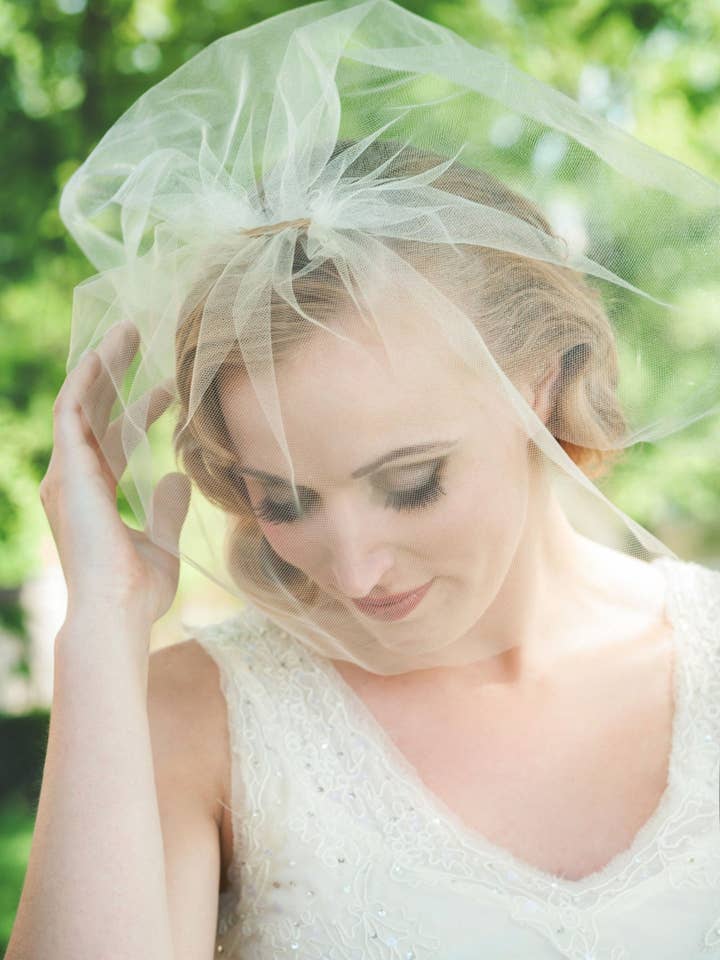 Fard à joues en tulle à double couche : voile en tulle scintillant, cage à oiseaux, noir pour la vente par Rose Red Bridal