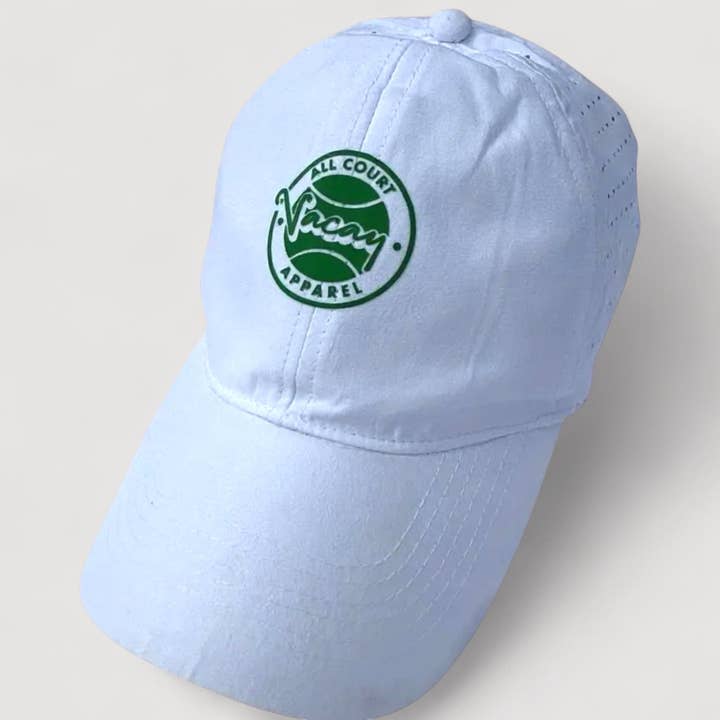 GORRA DE RENDIMIENTO DEPORTIVO - BLANCO/VERDE para venta al por mayor de Vacay All Court Apparel