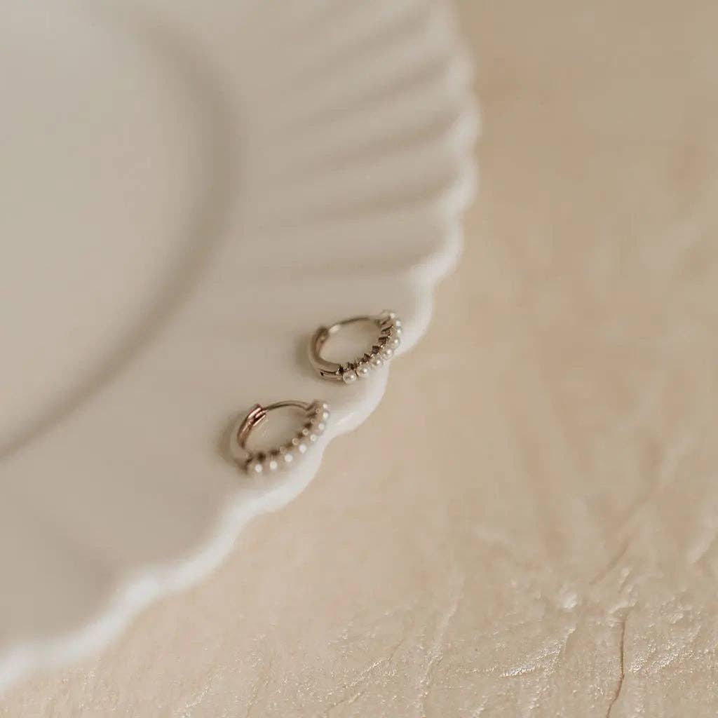 Mauve Jewelry Co. - Vendita all'ingrosso Orecchini a cerchio - Orecchini a cerchio Grace con perla1