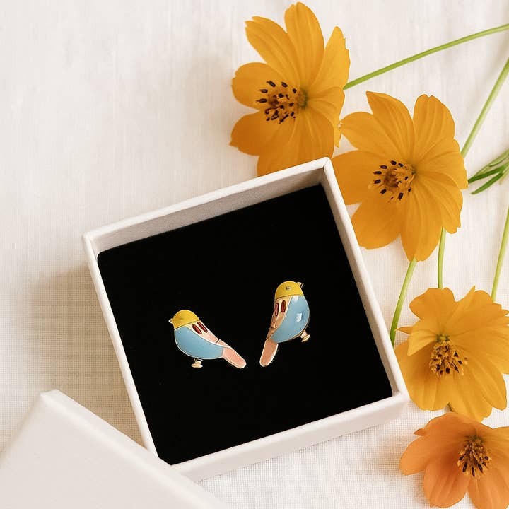 Brincos de pássaro e outras tendências em Compre bijuterias frete gratis B2B. Devoluções gratuitas e condições de pagamento a 60 dias na Faire na Faire.