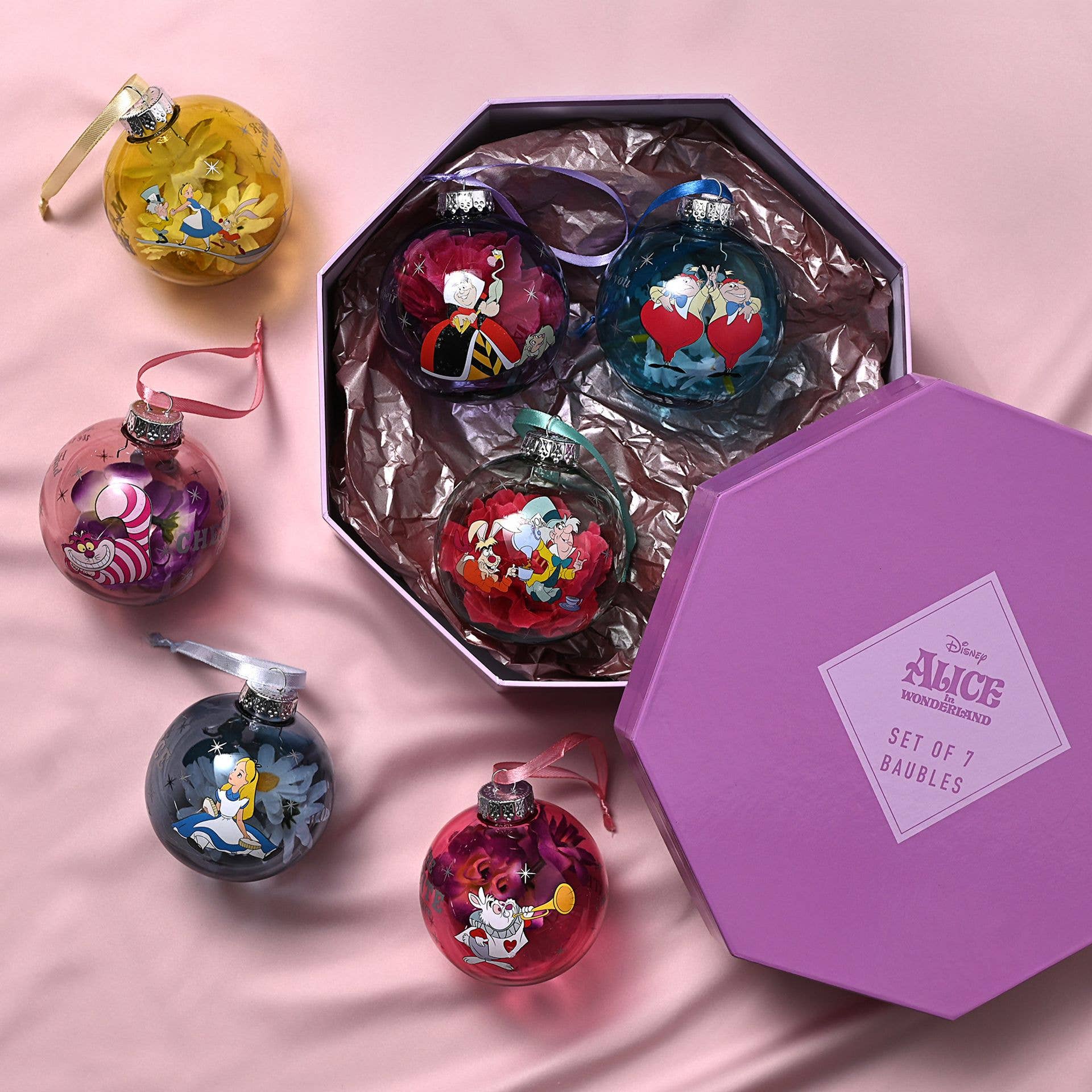 WIDDOP and Co. - Wholesale Christmas Decoration - Disney Set of 7 Baubles - Alice In Wonderland11