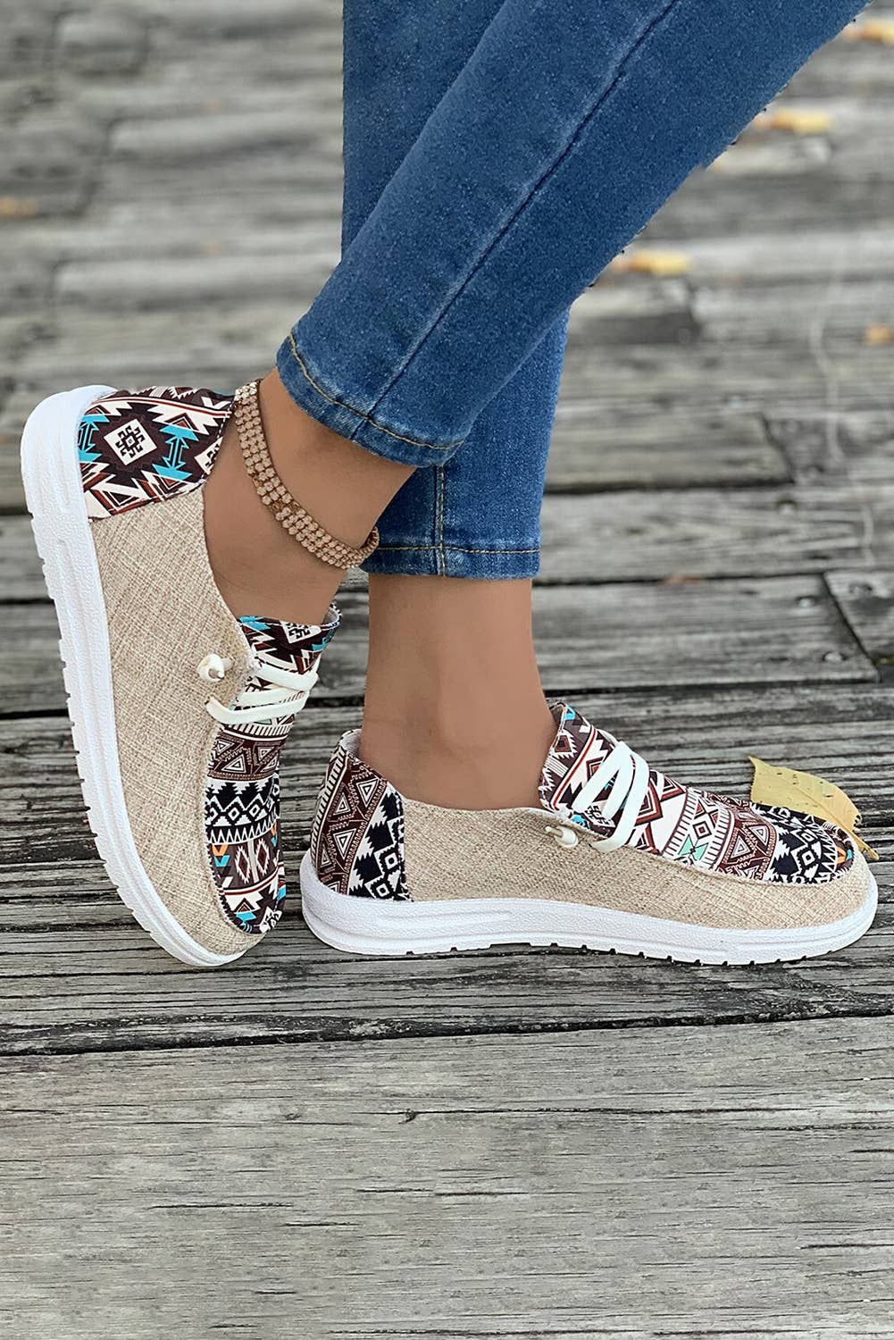 1 the Woman - Wholesale Oxford Shoes - Women's - Vintage Western Patchwork Lace-up Decor Flat Shoes3